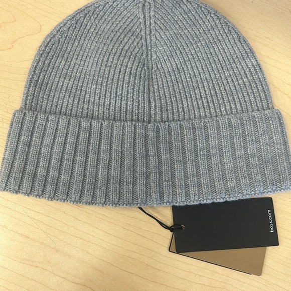 100% Authentic Hugo Boss Beanie / Hat - NWT - Picture 5 of 5
